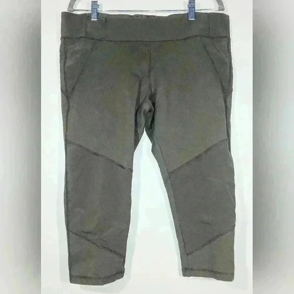 5.11 TACTICAL RACEN RANGE CAPRI LEGGINGS. - Picture 1 of 7